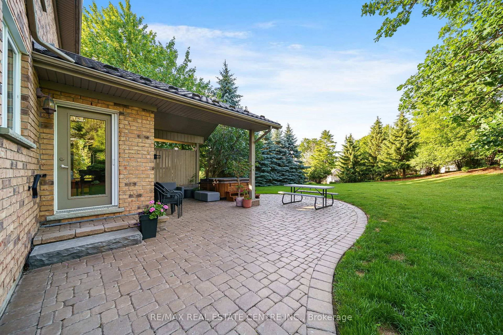112 Dirksen Court • Kitchener, ON photo 40