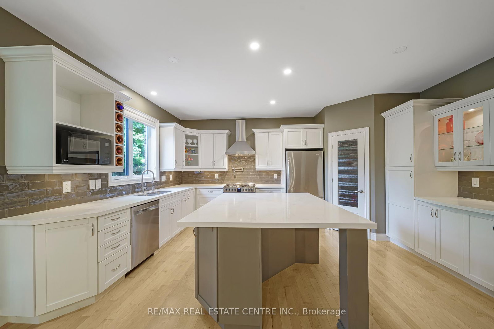 112 Dirksen Court • Kitchener, ON photo 9