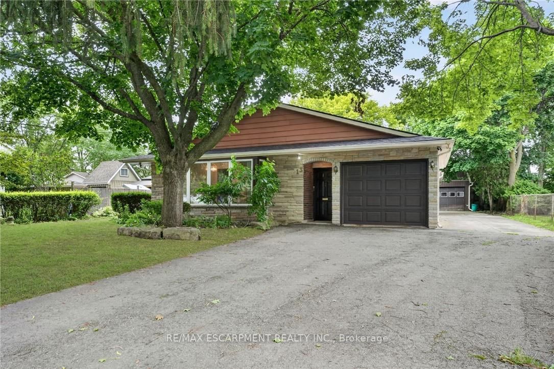 Detached House sold at 13 Wade Road, West Lincoln, Ontario, L0R 2A0 - Smithville - MLS: X13534920