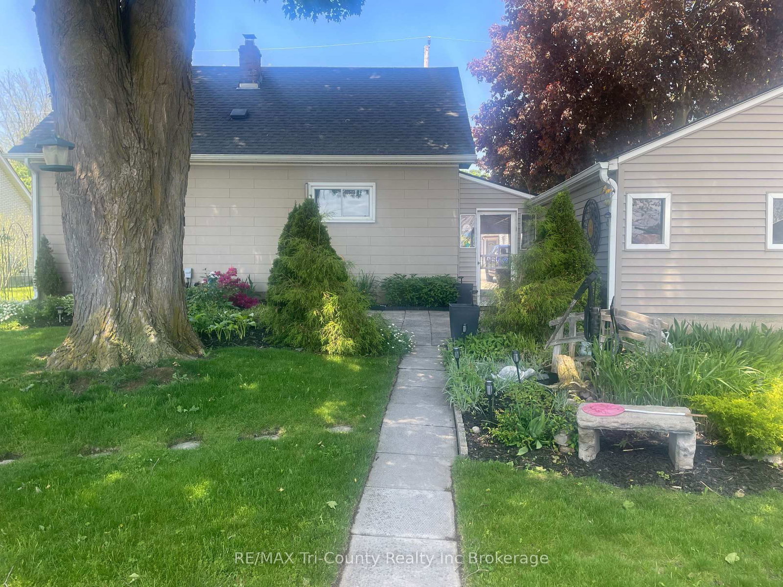 23 Pine Street • Tillsonburg, ON photo 9