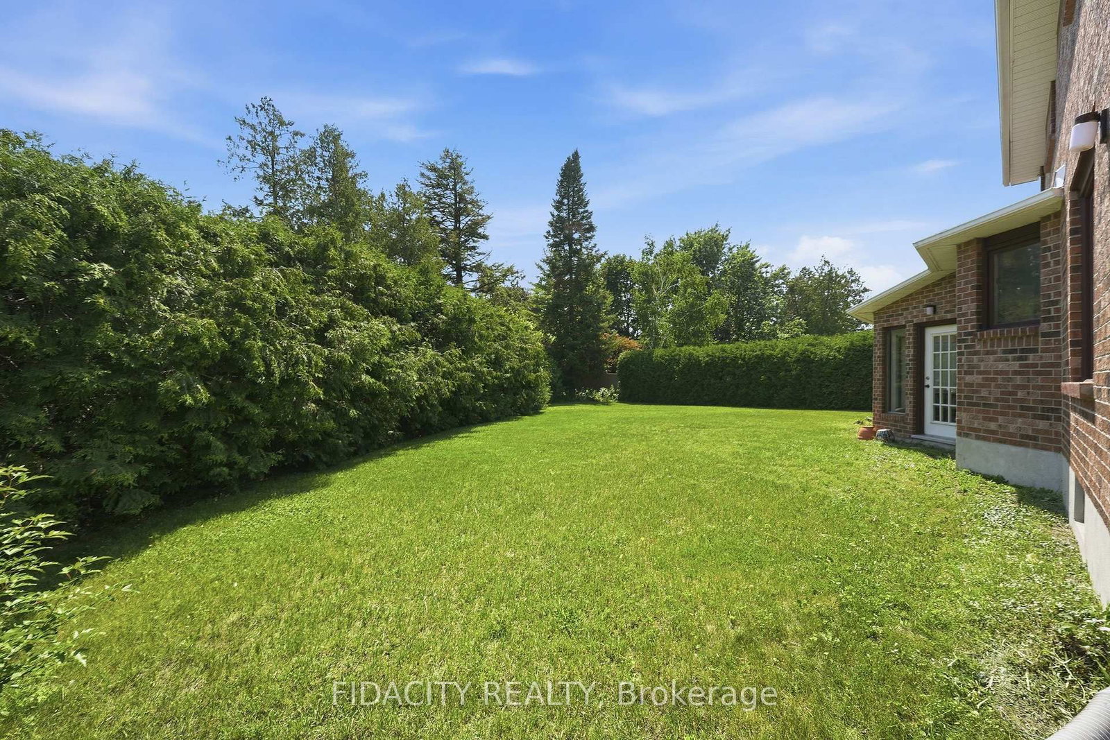 25 Pine Bluff Trail • Ottawa, ON photo 39