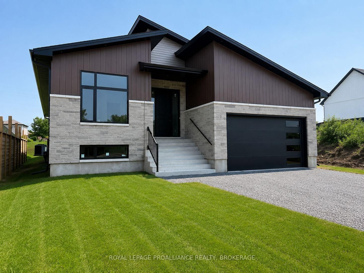 733 Squirrel Hill Drive • Kingston, ON photo 1