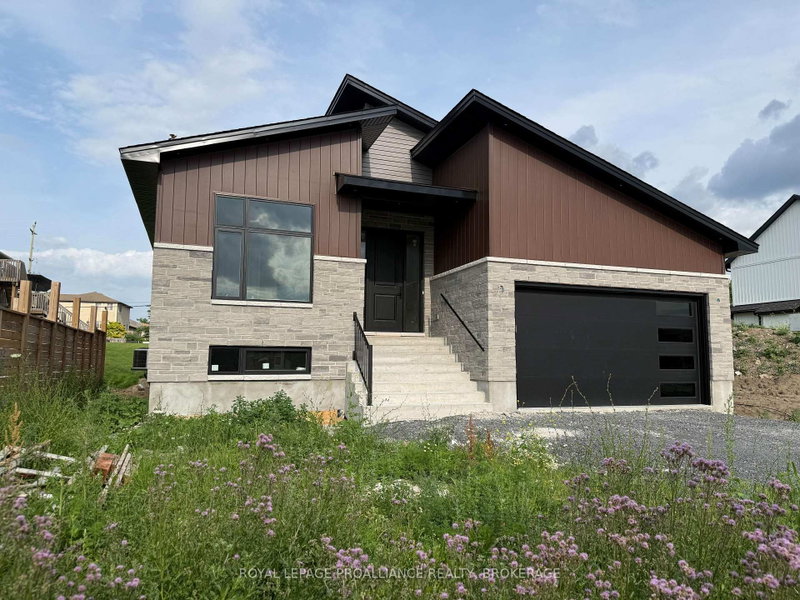 733 Squirrel Hill Dr, Kingston, Ontario