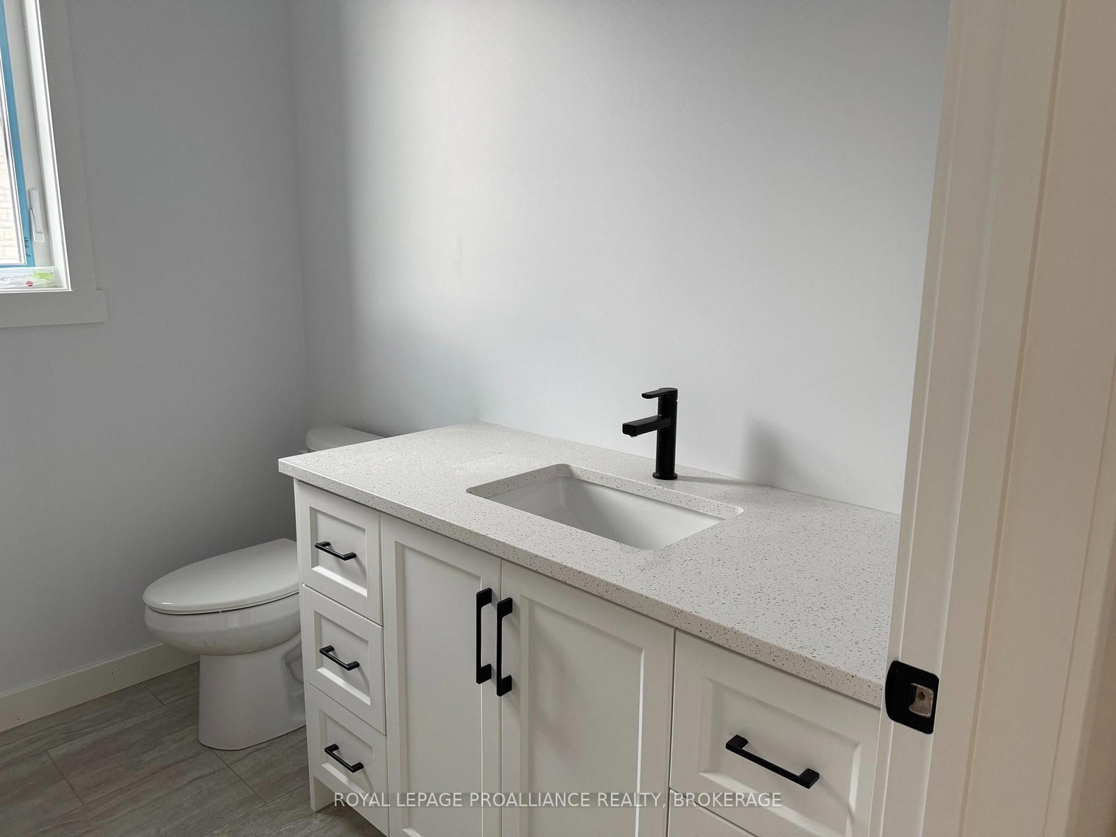 733 Squirrel Hill Drive • Kingston, ON photo 10