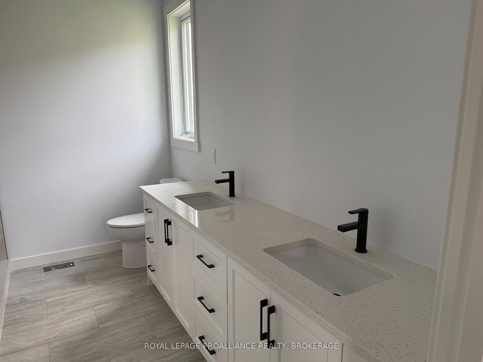733 Squirrel Hill Drive • Kingston, ON photo 4