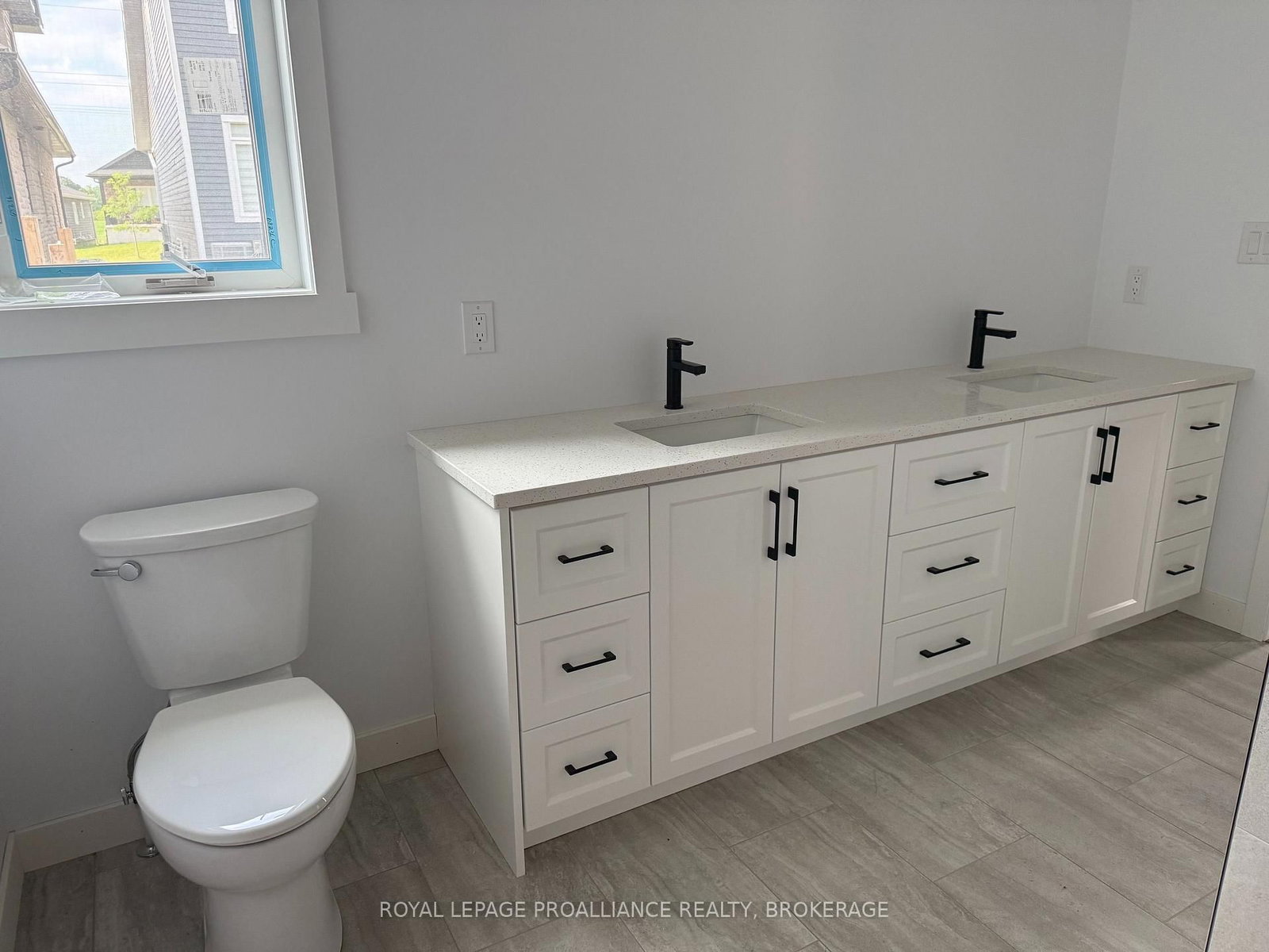 733 Squirrel Hill Drive • Kingston, ON photo 6