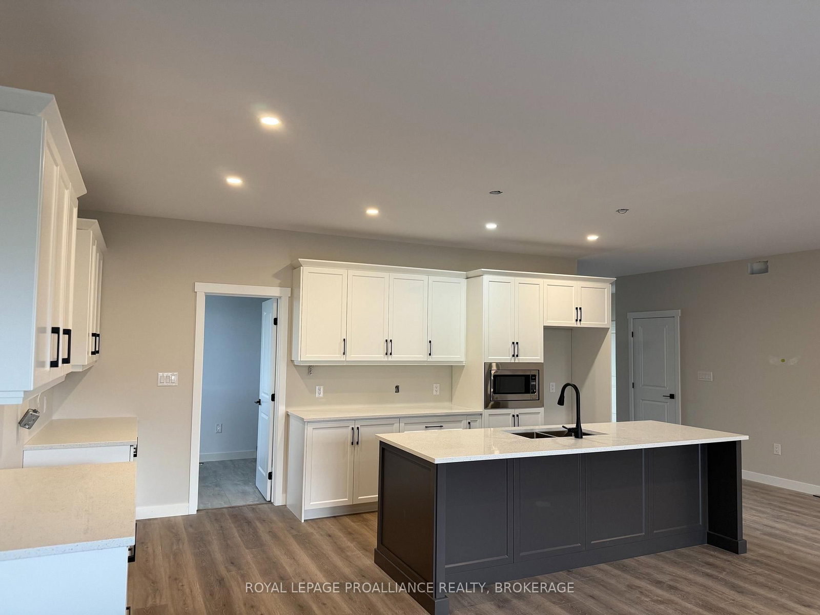 733 Squirrel Hill Drive • Kingston, ON photo 8