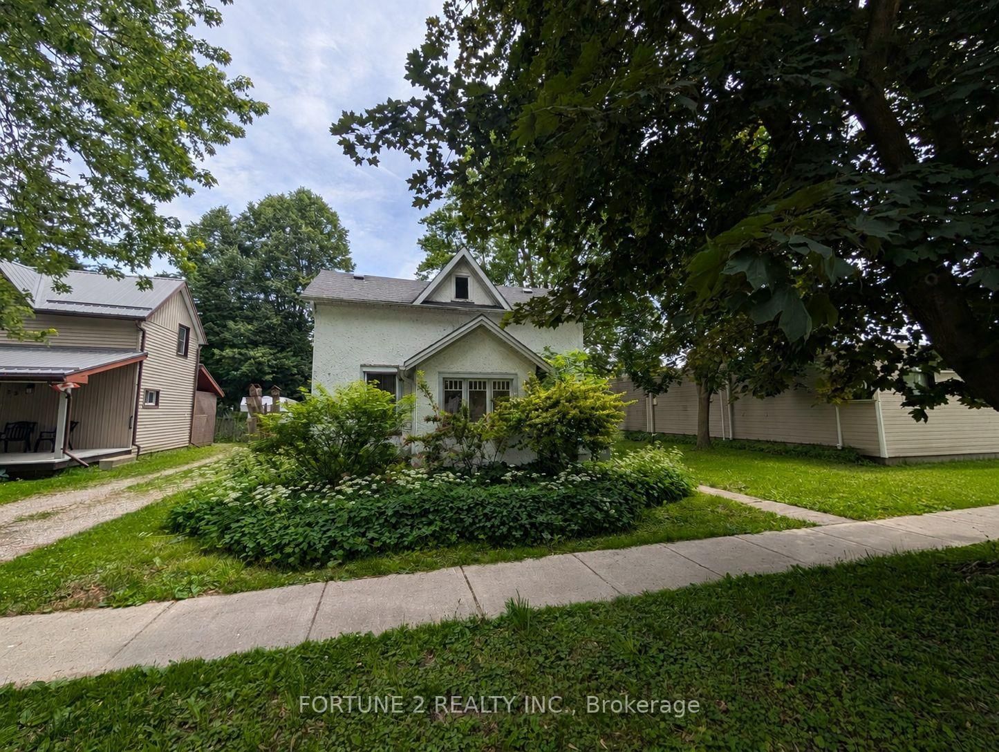 54 MAIN Street N • Huron East, ON photo 3