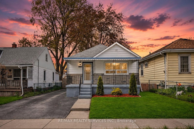 home for lease on 215 Highbury Avenue N