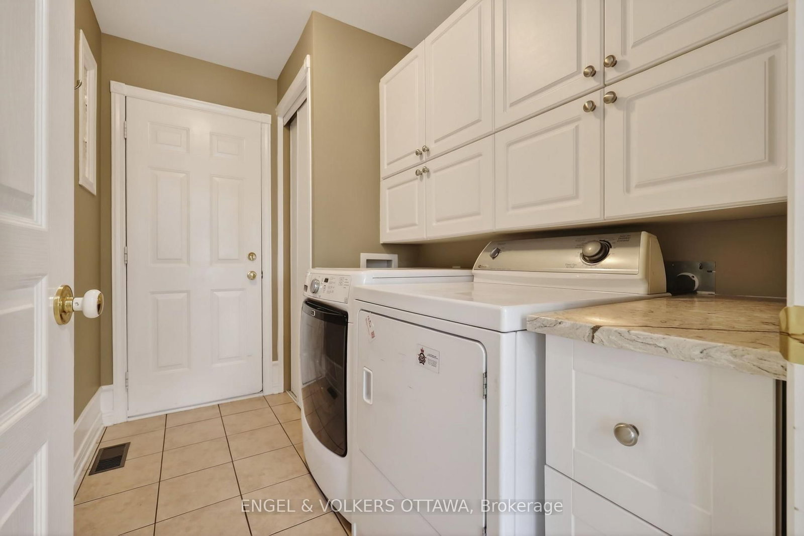 7 DRYSDALE Street • Kanata, ON photo 10
