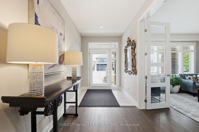 198 Escarpment Crescent • Kanata, ON photo 4