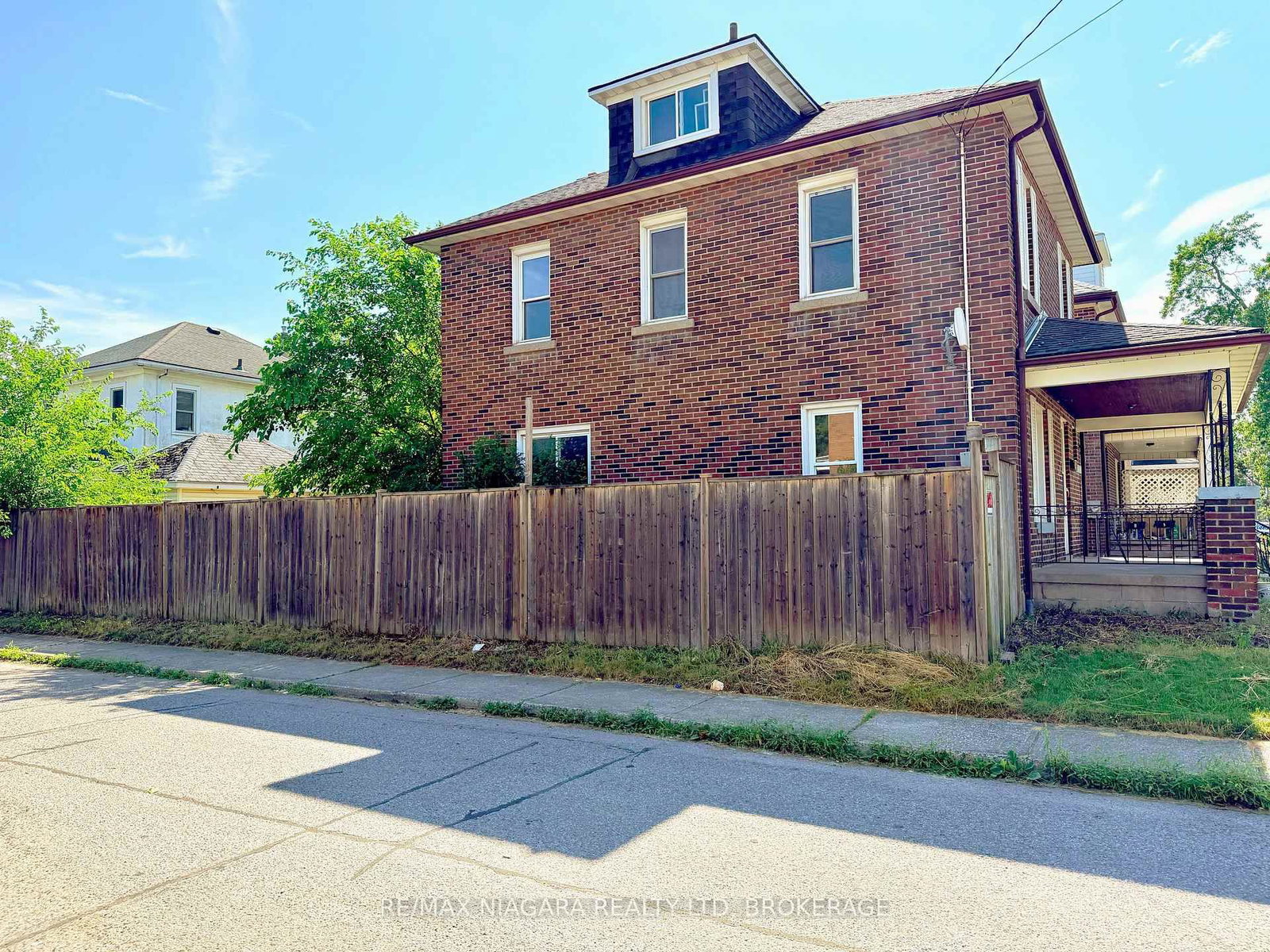 93 State Street • Welland, ON photo 4
