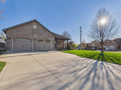 319 Gingrich Crescent • Saugeen Shores, ON photo 3