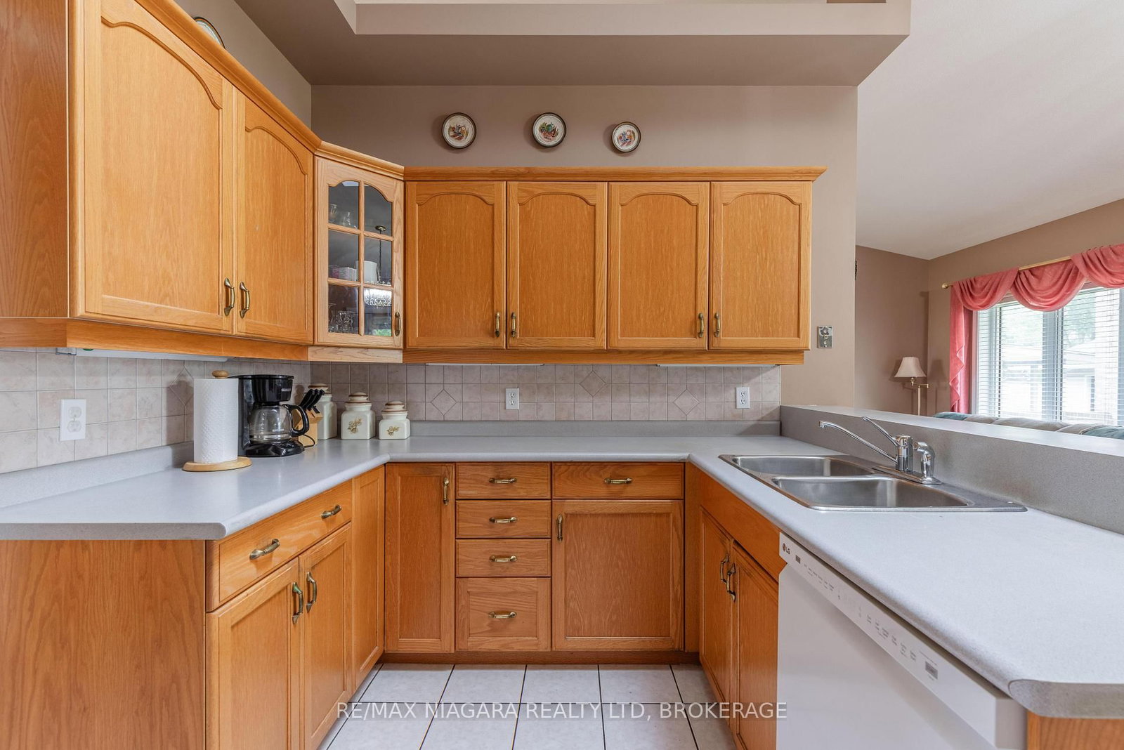8034 Pinellas Park Drive • Niagara Falls, ON photo 12