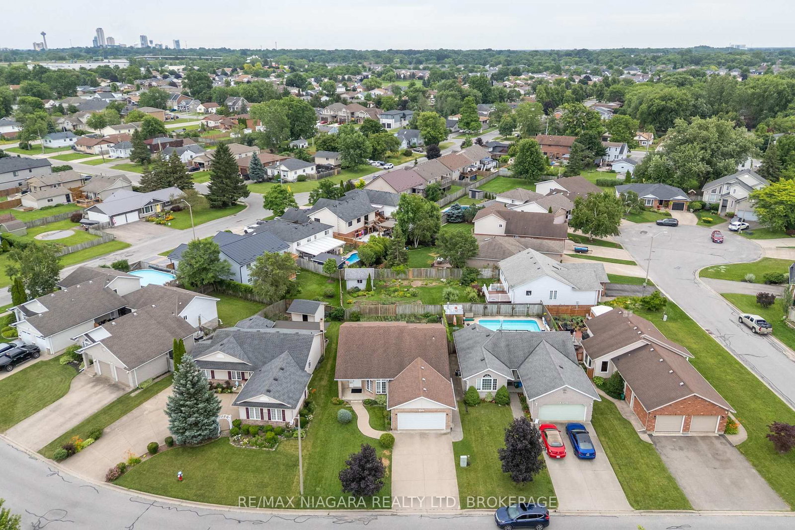 8034 Pinellas Park Drive • Niagara Falls, ON photo 4