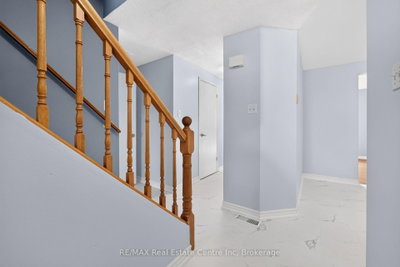 Unit 86 — 129 Victoria Road N — more photos