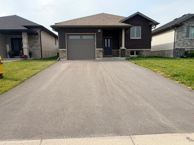 32 Cattail Crescent