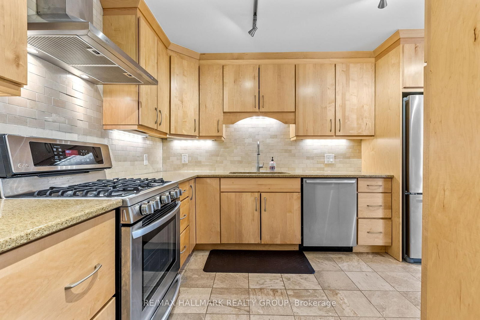988 Lucille Way • Ottawa, ON photo 13