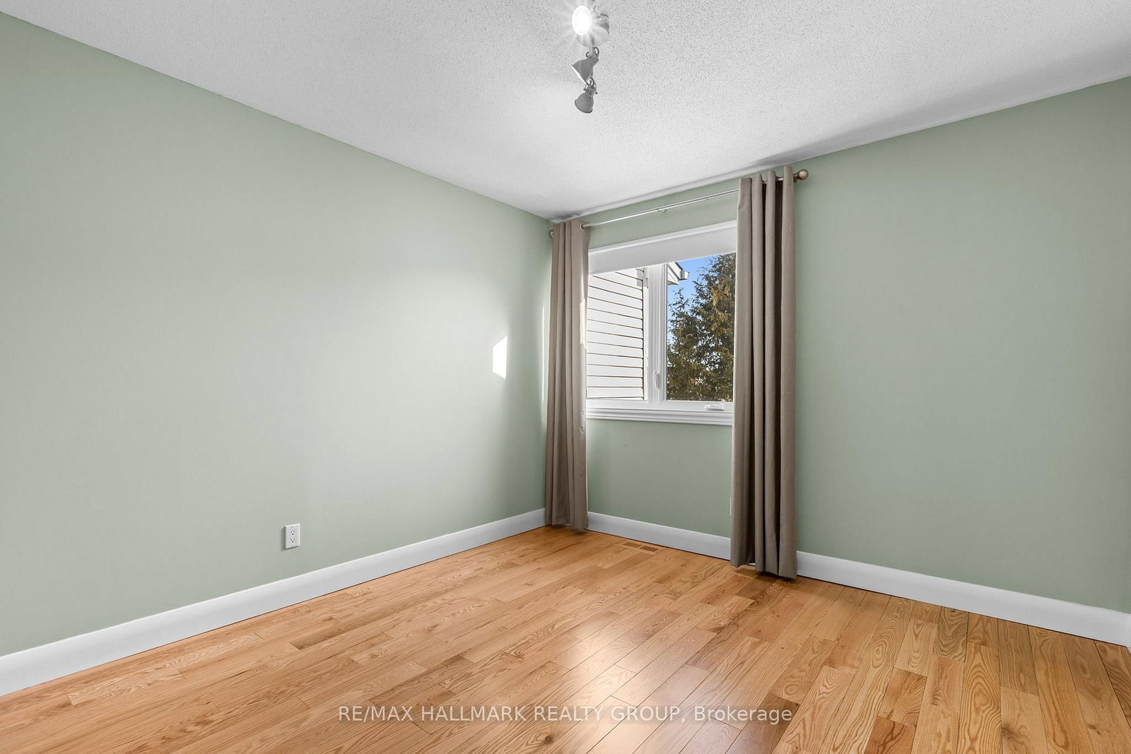 988 Lucille Way • Ottawa, ON photo 23