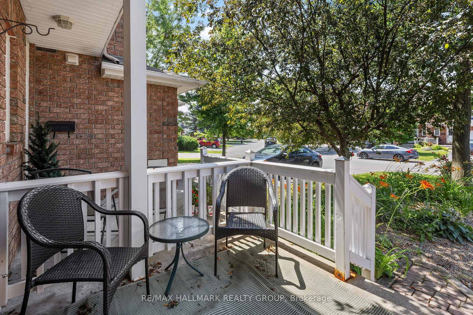 988 Lucille Way • Ottawa, ON photo 3