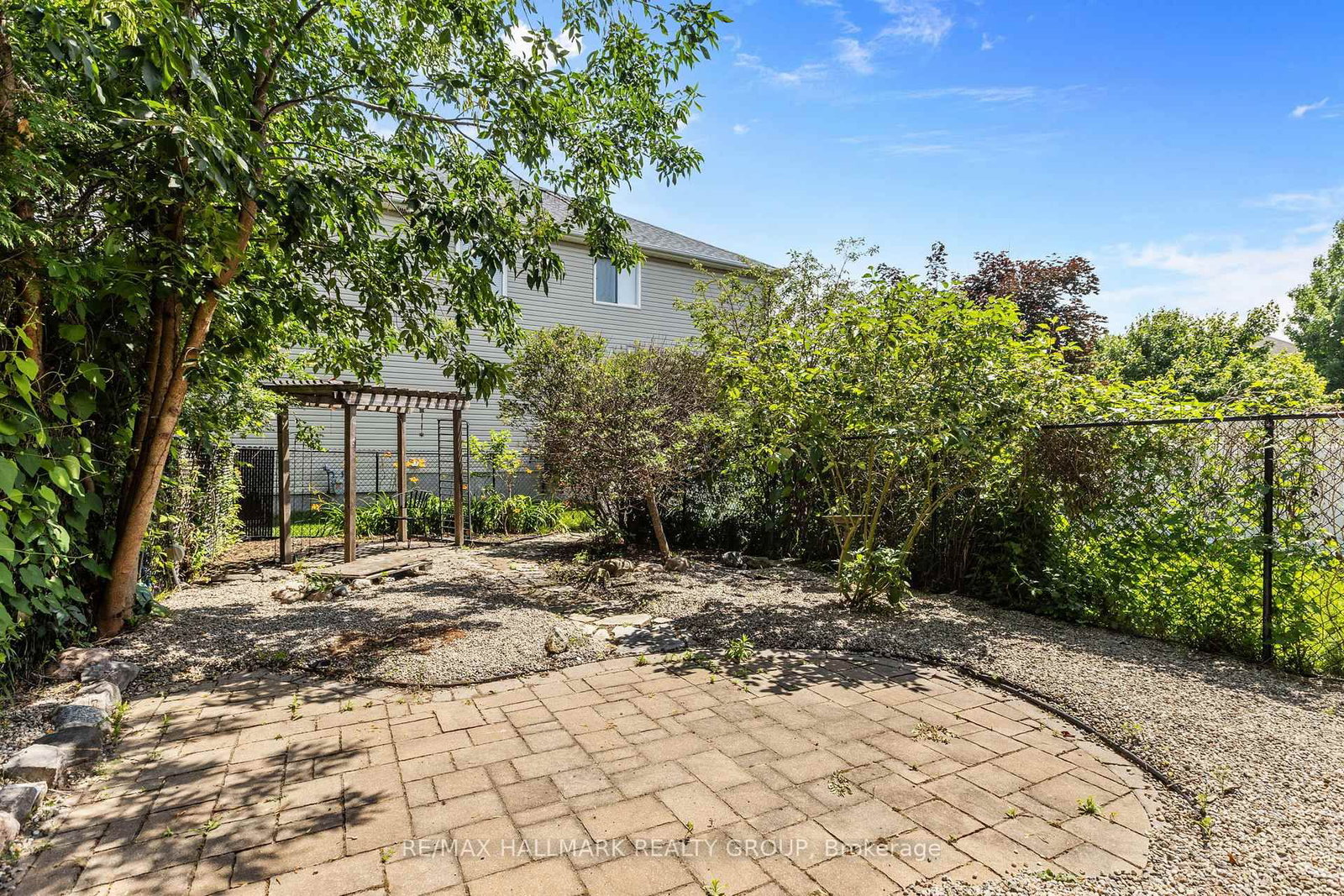 988 Lucille Way • Ottawa, ON photo 32