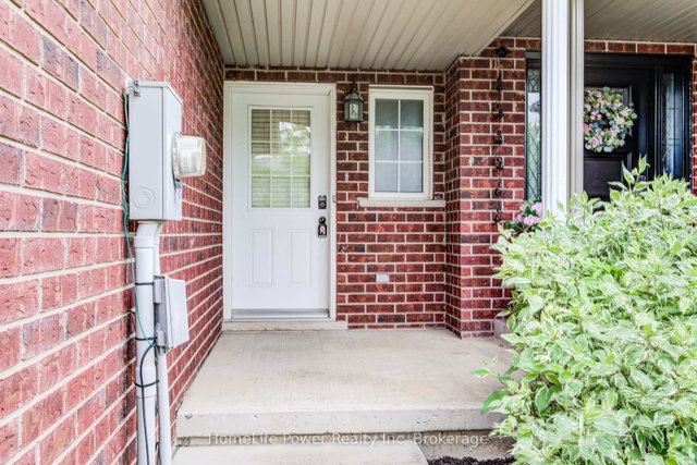 208 Featherstone Crescent