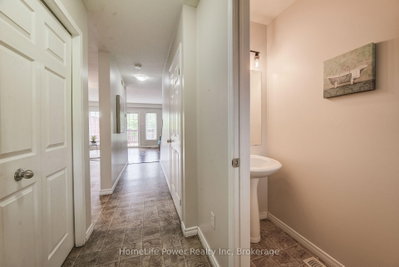 208 Featherstone Crescent — photo 5