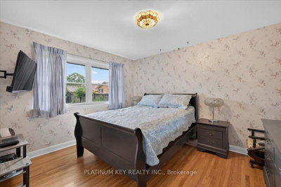 1948 Royal Crescent — more photos
