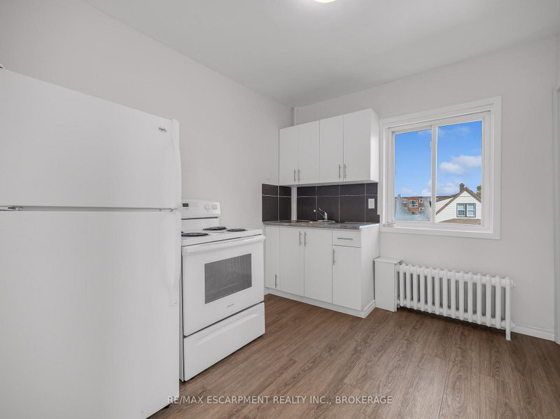UPPER - 7 MAITLAND Street