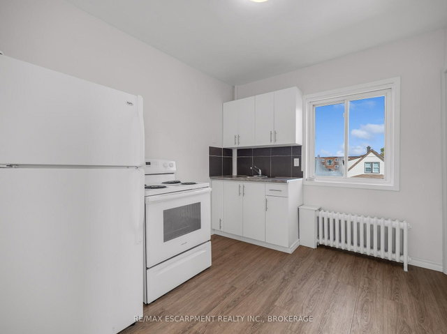 UPPER - 7 MAITLAND Street