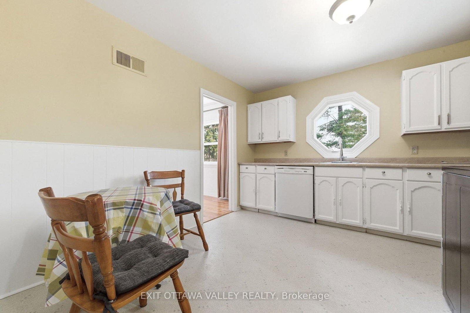 22 Cabot Place • Deep River, ON photo 6