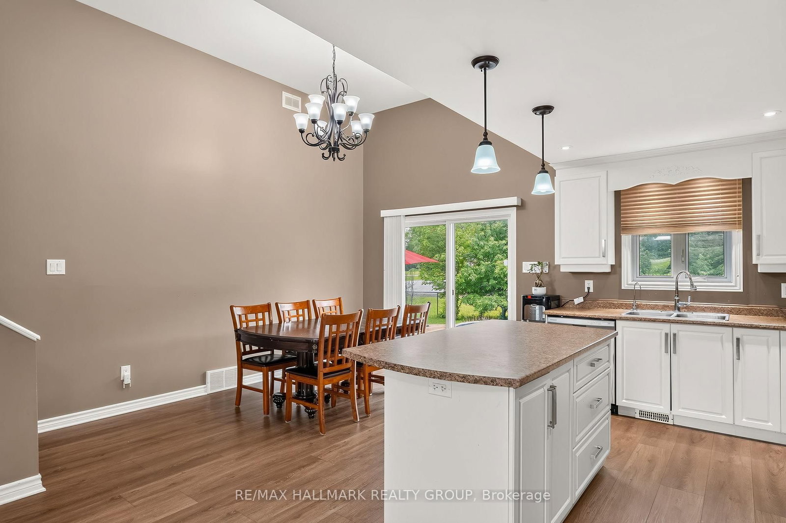 4300 Schell Street • South Dundas, ON photo 10