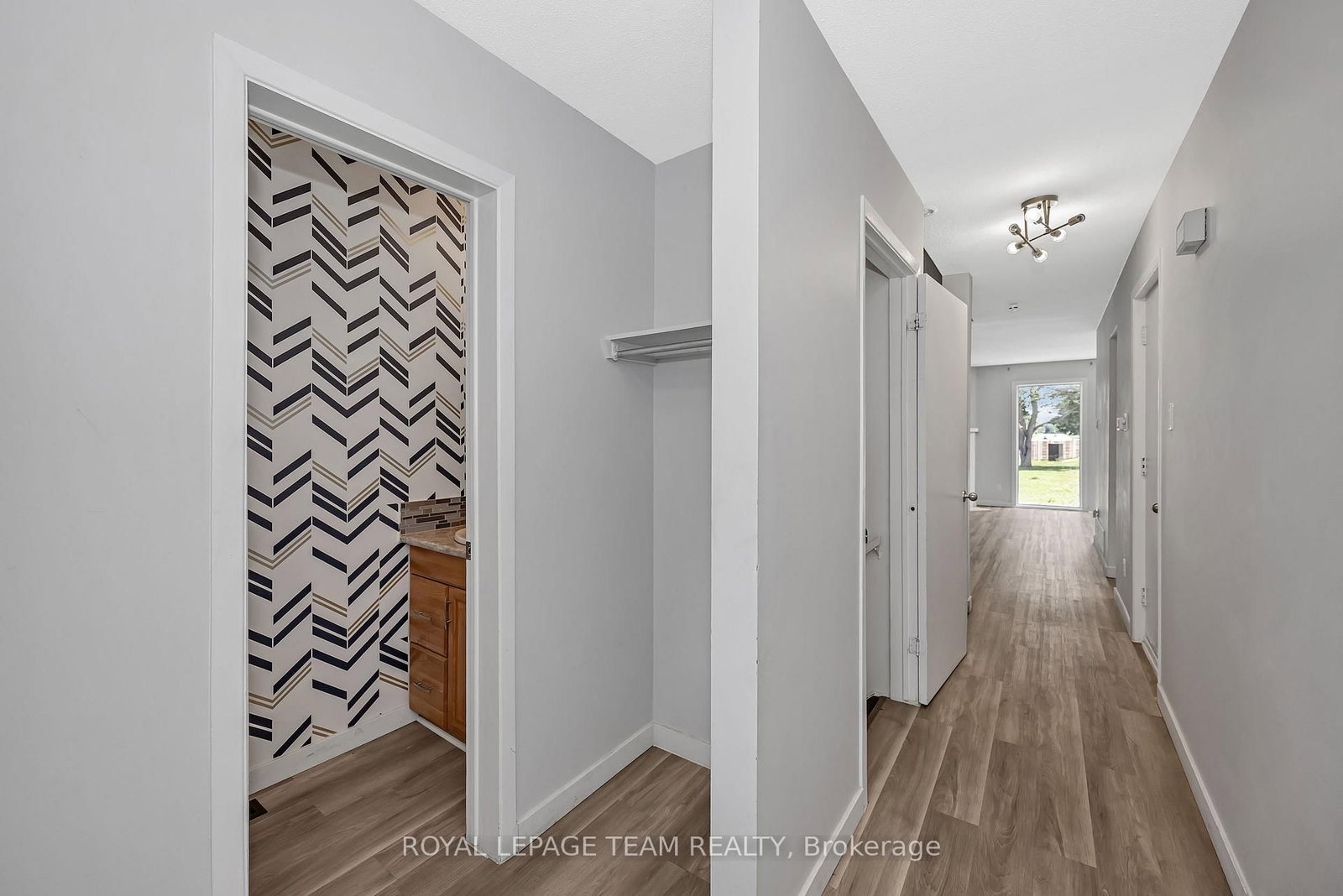563 Parasol Court • Ottawa, ON photo 6