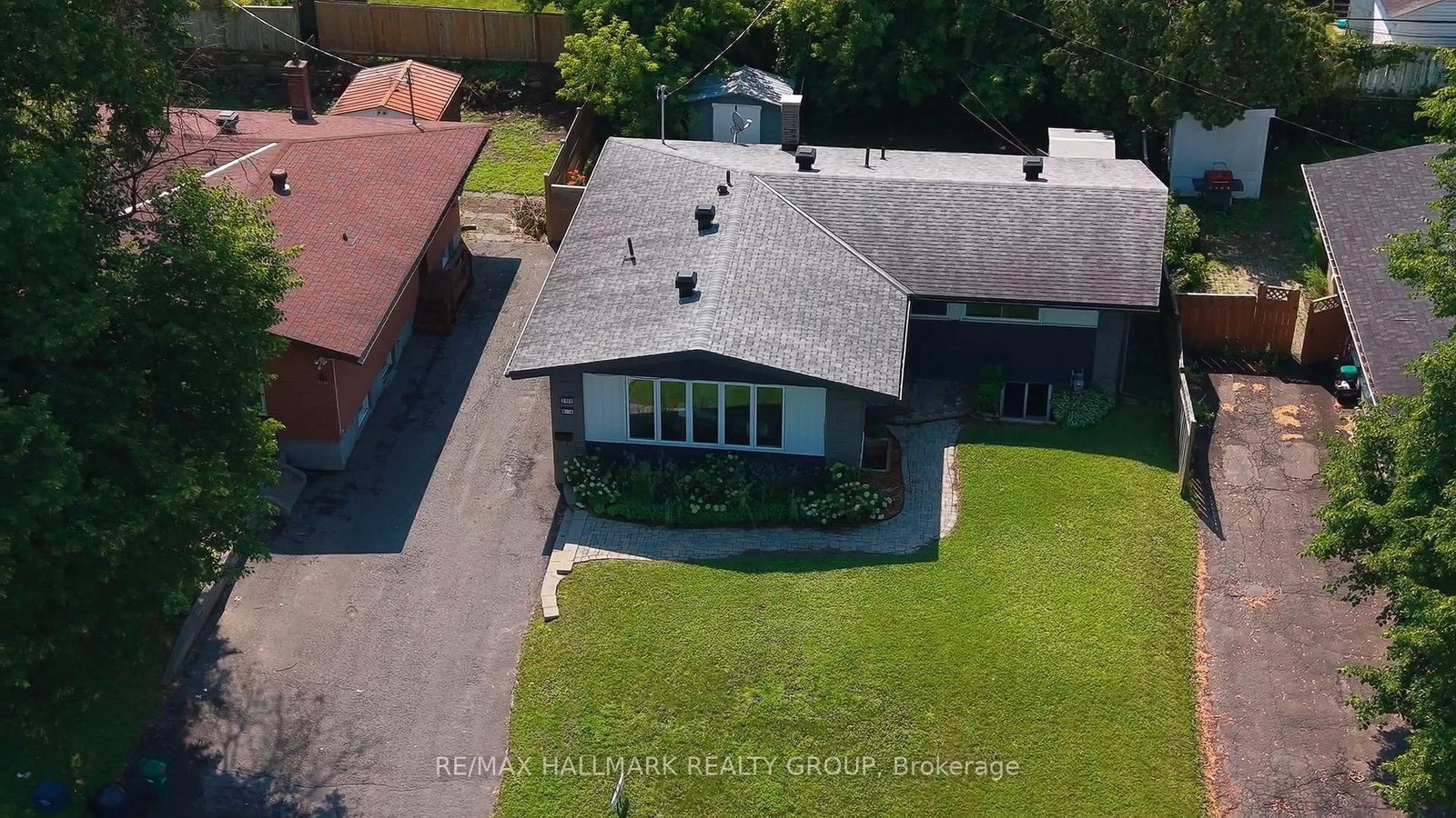2160 Lambeth Walk • Ottawa, ON photo 2