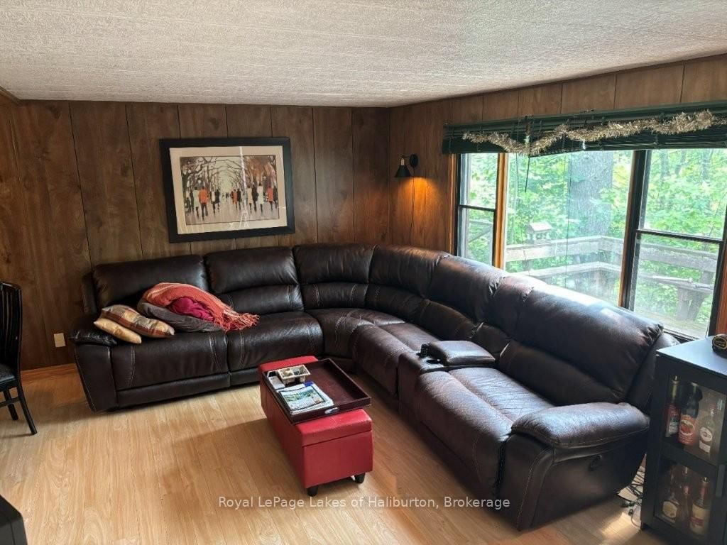 1019 Loyalist Drive • Minden Hills, ON photo 4