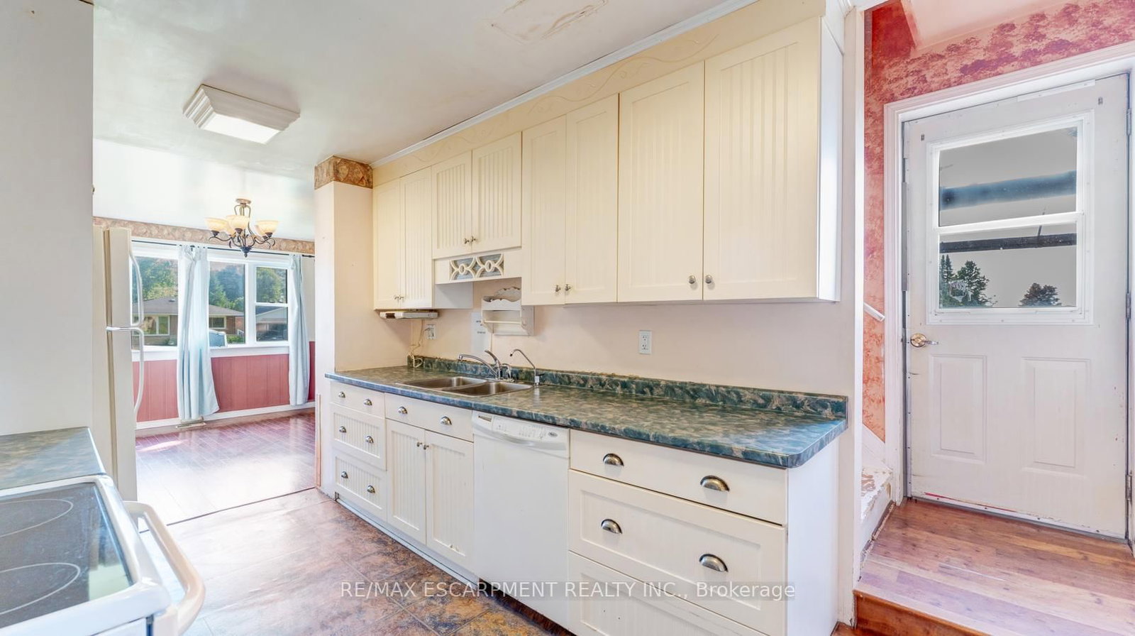 350 Perth Street • Wellington North, ON photo 9