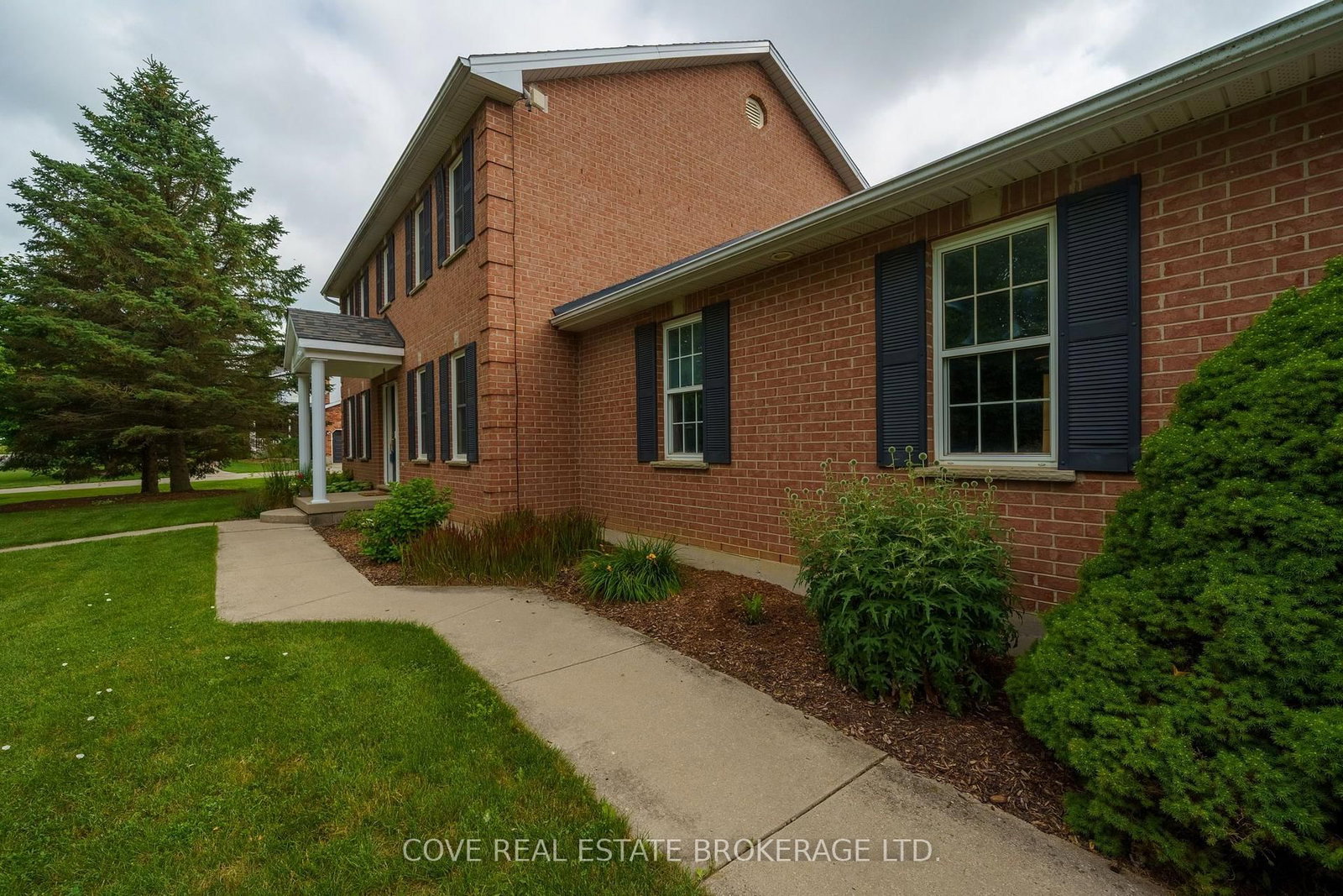 149 Salisbury Drive • Middlesex Centre, ON photo 3