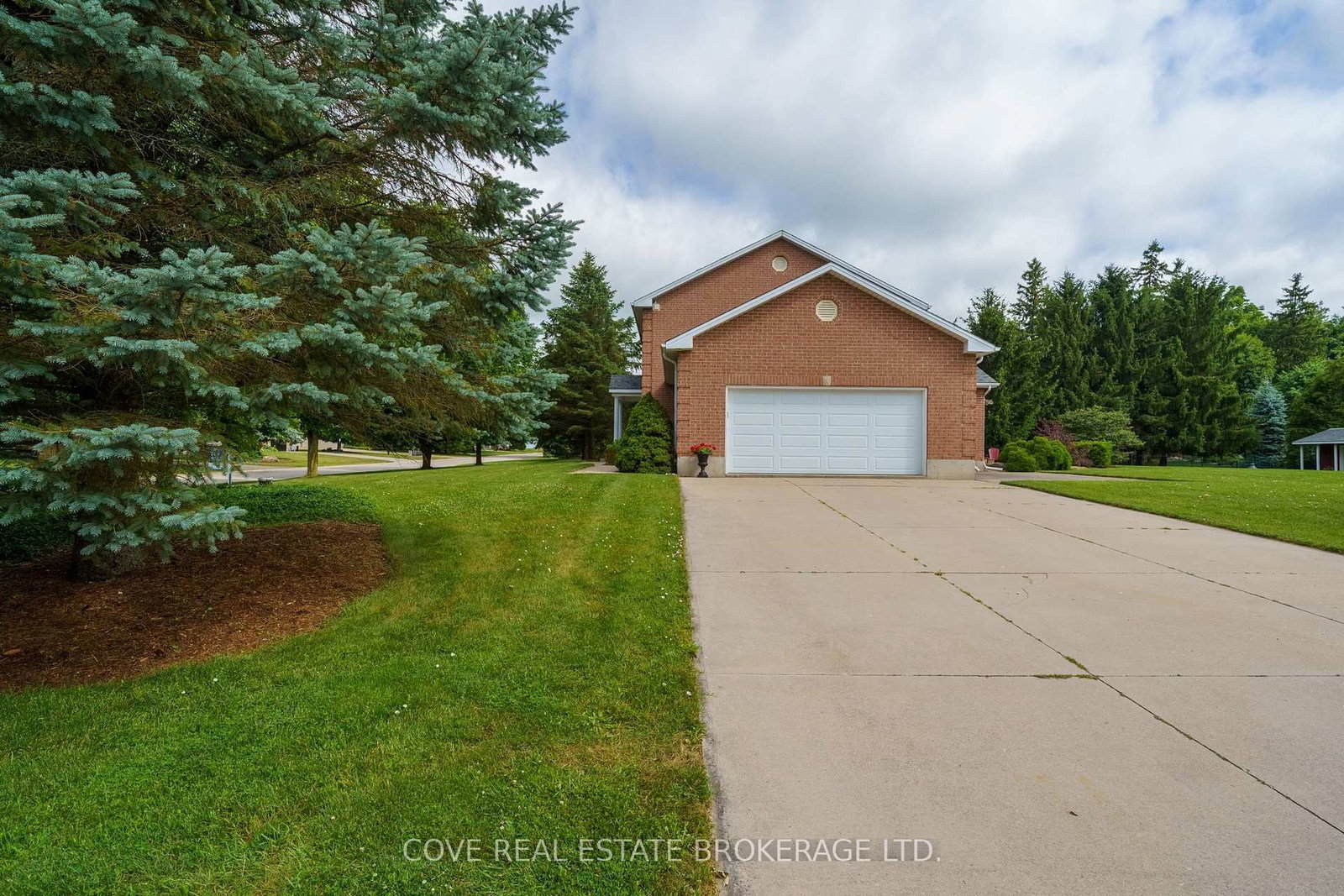 149 Salisbury Drive • Middlesex Centre, ON photo 4