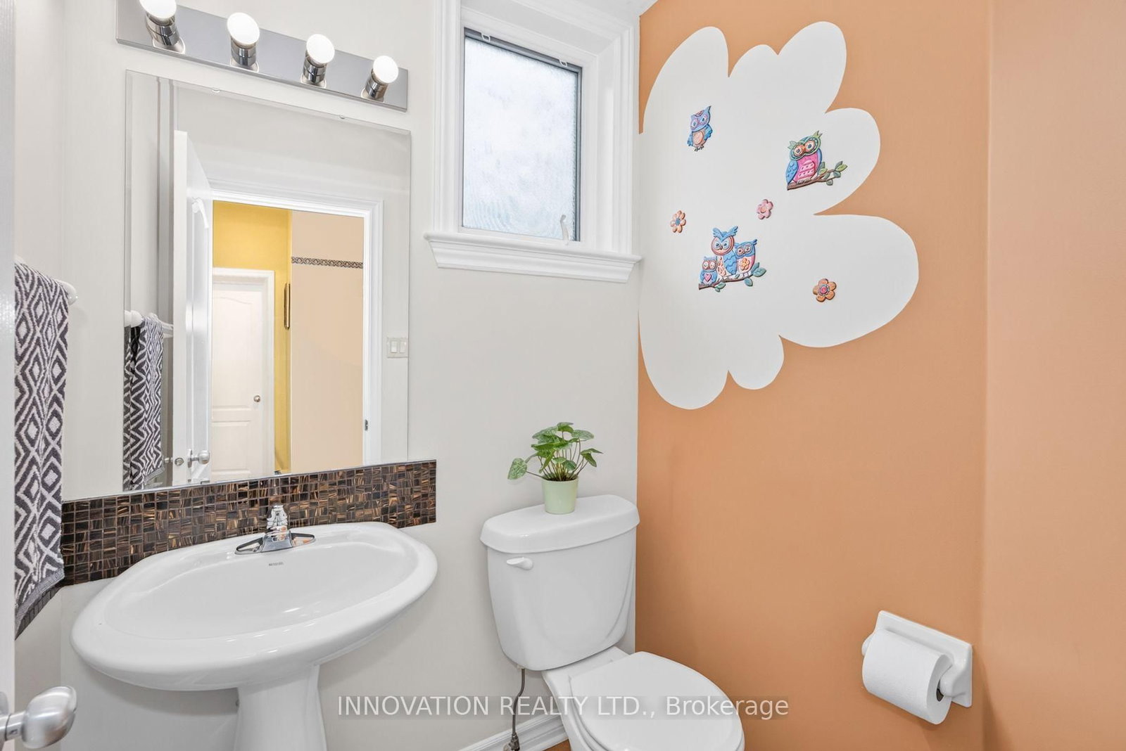 160 Hillman Marsh Way • Ottawa, ON photo 6