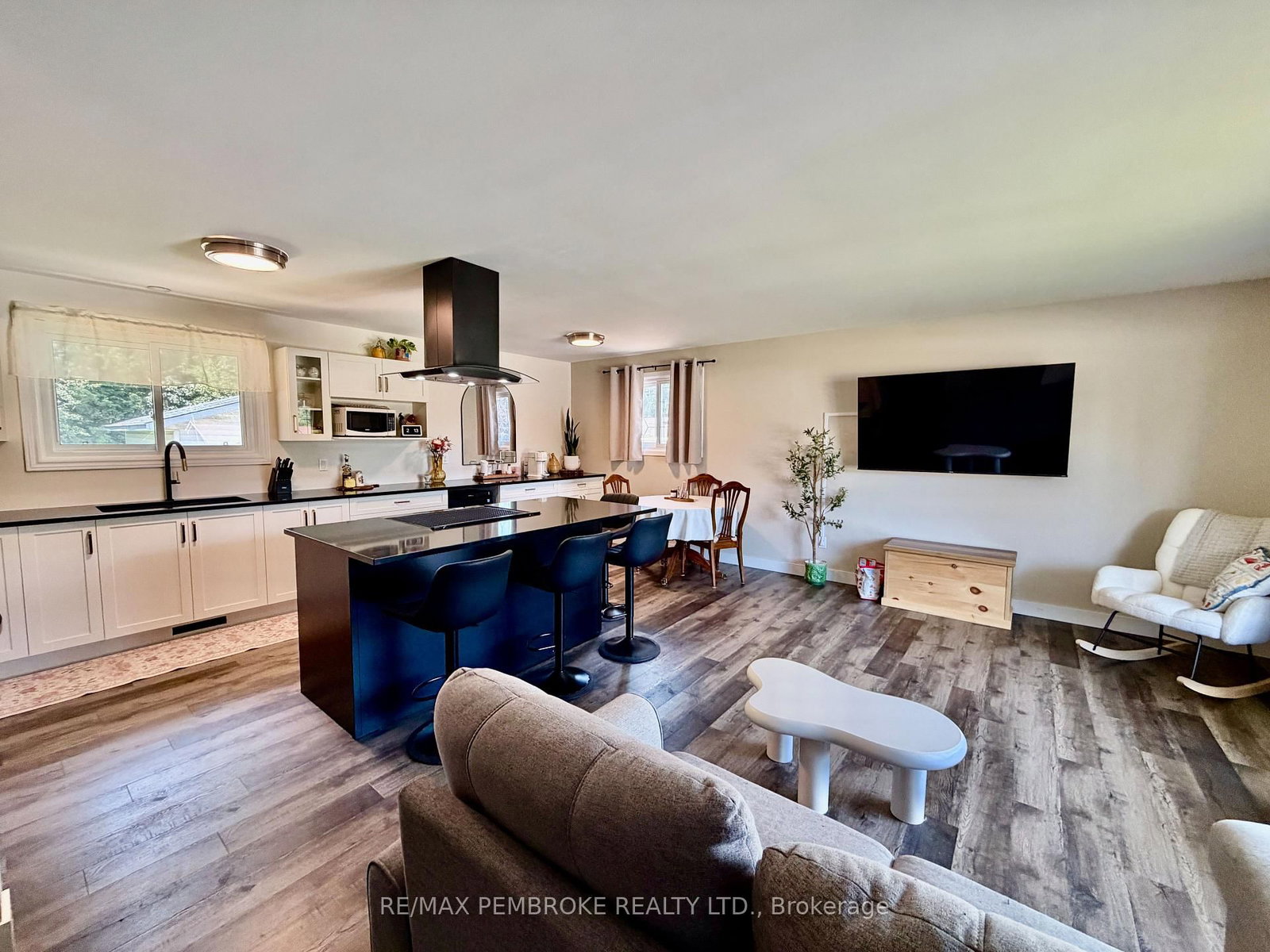 23 Doran Road • Petawawa, ON photo 7