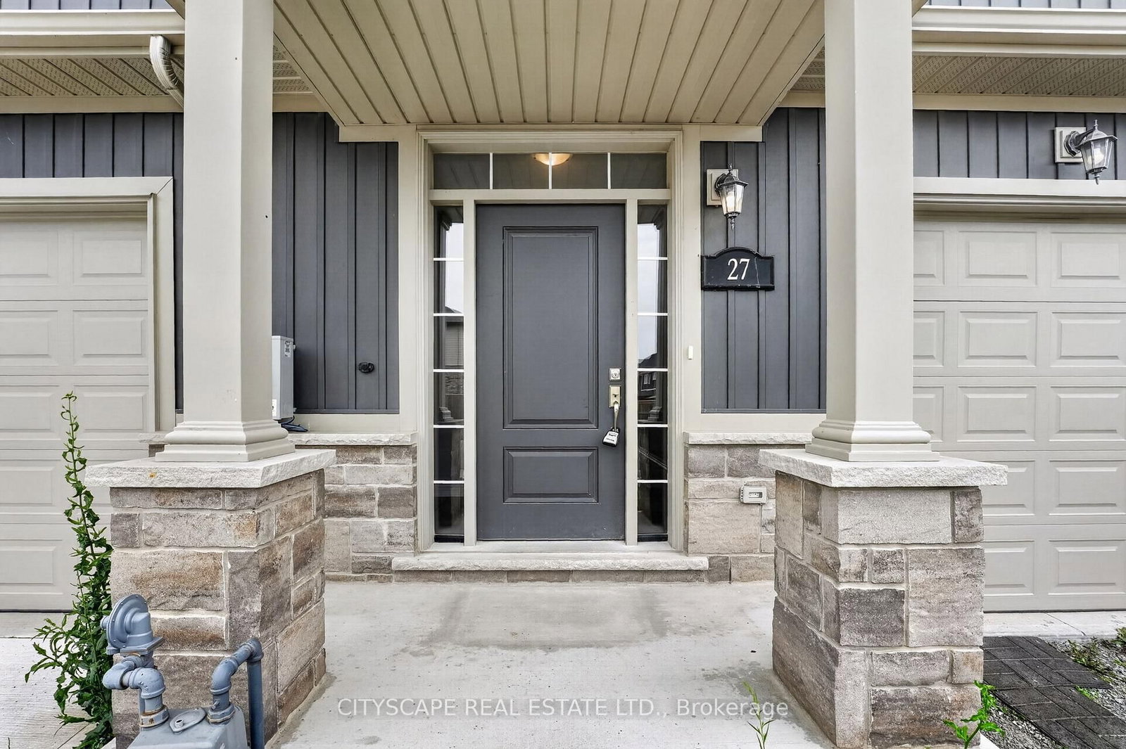 27 Lamb Crescent • Thorold, ON photo 2