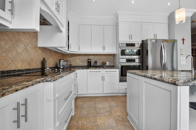 589 FIELDSTONE Drive • Kingston, ON photo 9