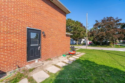 Unit (Lower) — 21 Beverley Street — photo 5