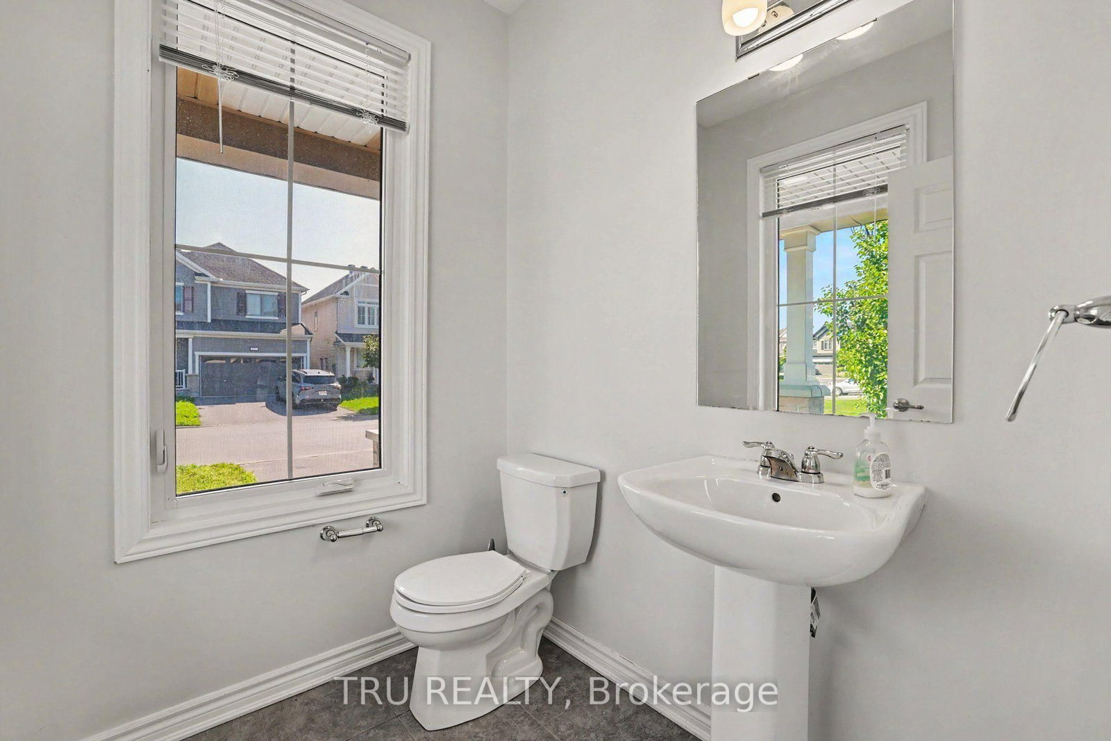 425 Aphelion Crescent • Ottawa, ON photo 6