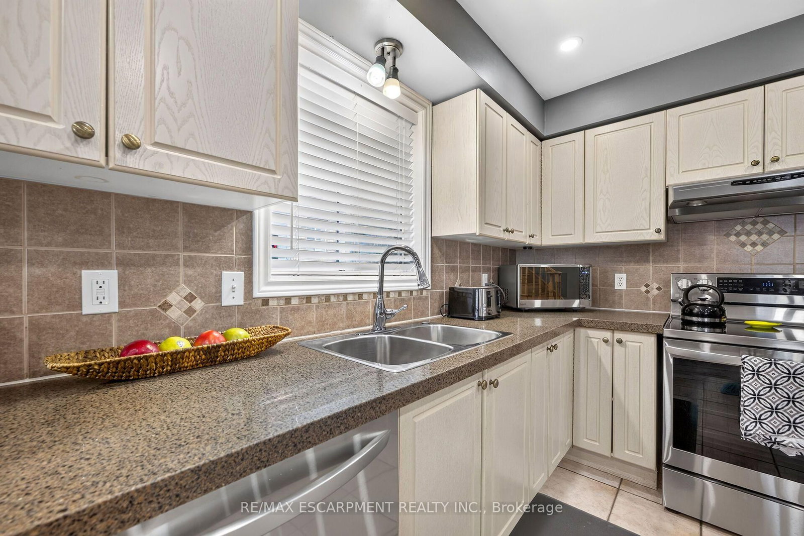 51 Cabriolet Crescent • Hamilton, ON photo 13