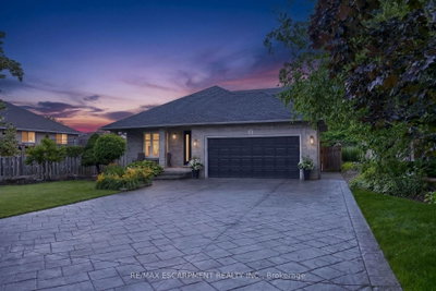 51 Cabriolet Crescent • Hamilton, ON photo 3