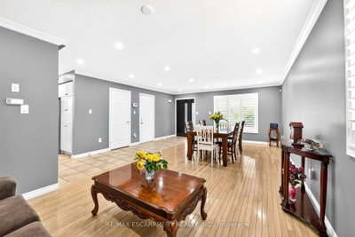 51 Cabriolet Crescent • Hamilton, ON photo 9