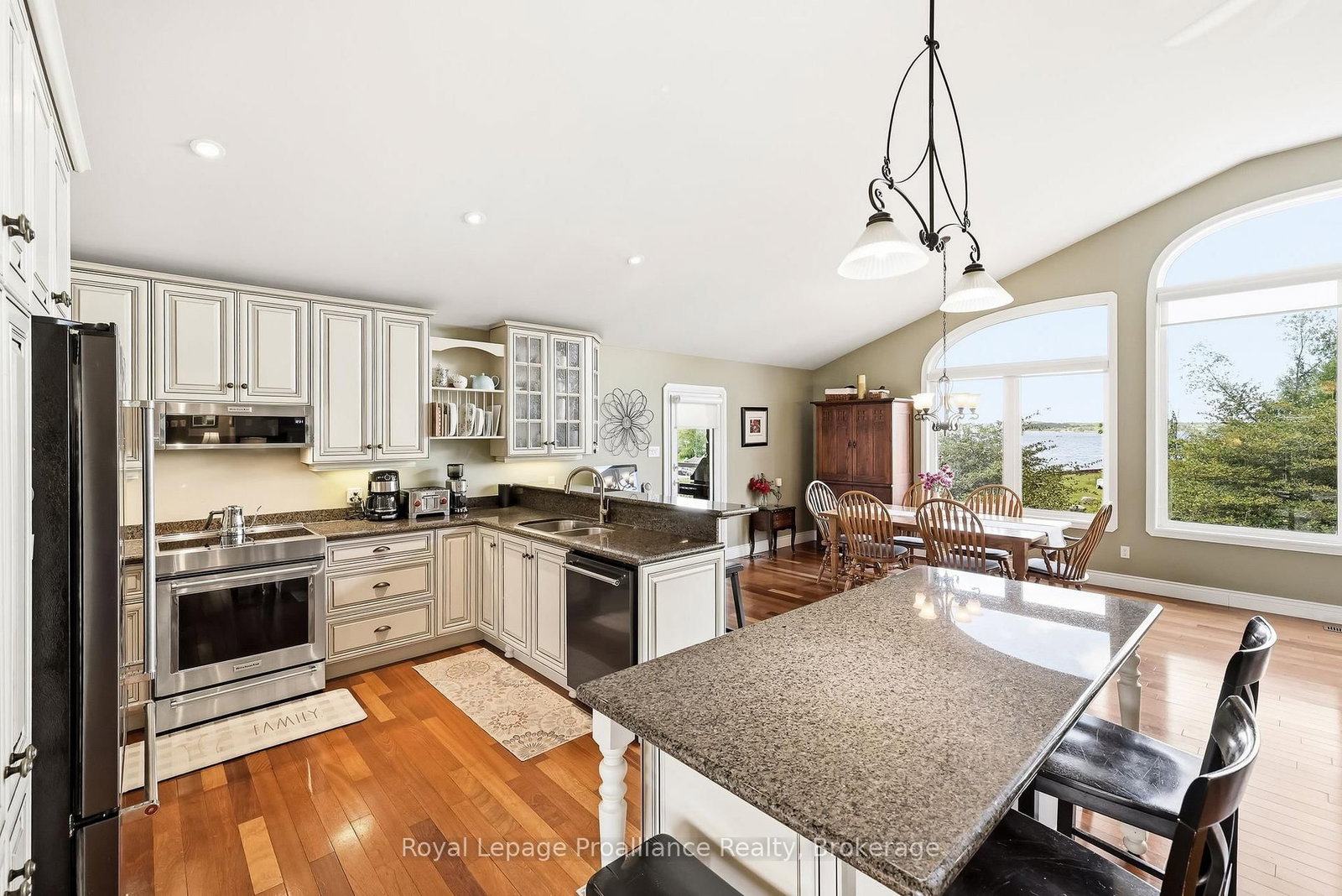 1674 Morris Avenue • Selwyn, ON photo 13