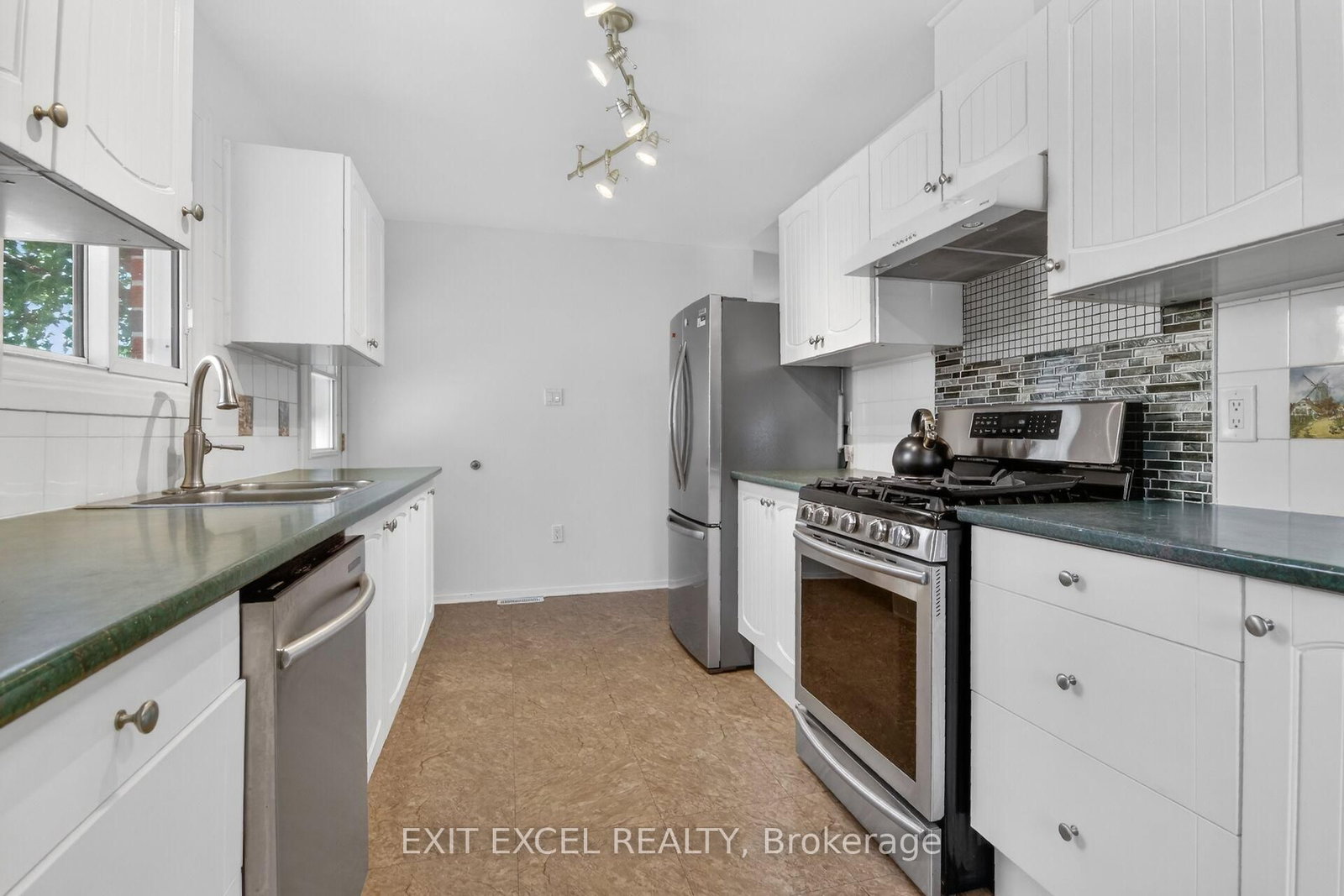283 McElroy Drive • Ottawa, ON photo 14