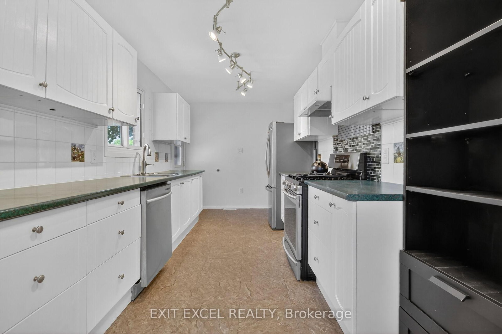 283 McElroy Drive • Ottawa, ON photo 15